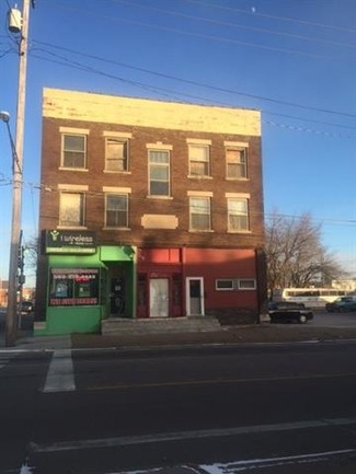 Davenport, IA Storefront - 325 N Marquette St