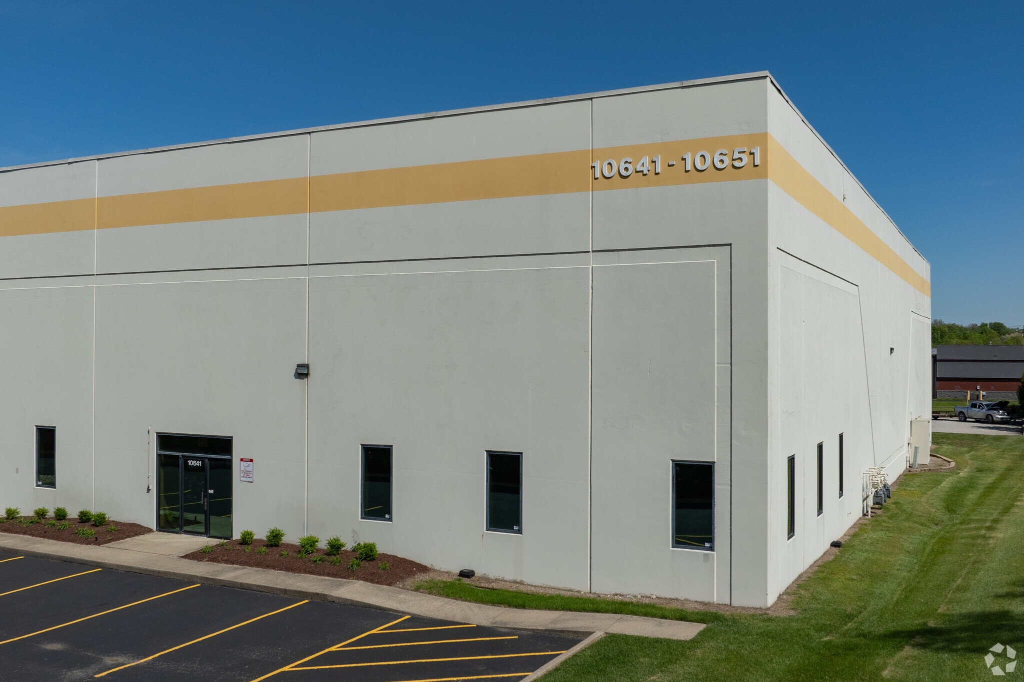 10641-10651 Freeport Dr, Louisville, KY for Rent