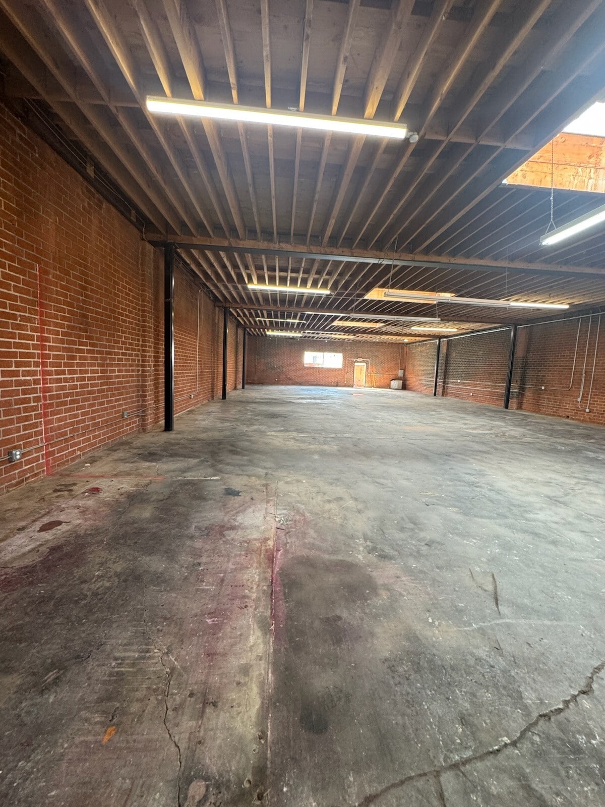 9515 California Ave, South Gate, CA for Rent