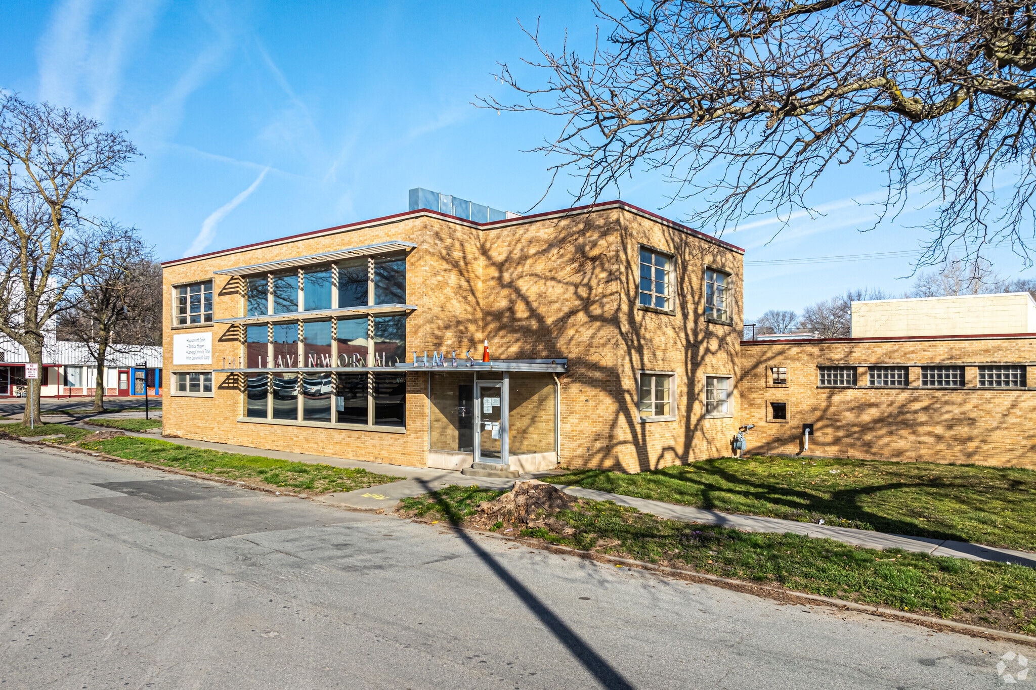 422 Seneca St, Leavenworth, KS for Sale