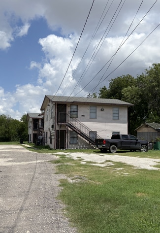 San Antonio, TX Apartments - 2513 Quintana Rd