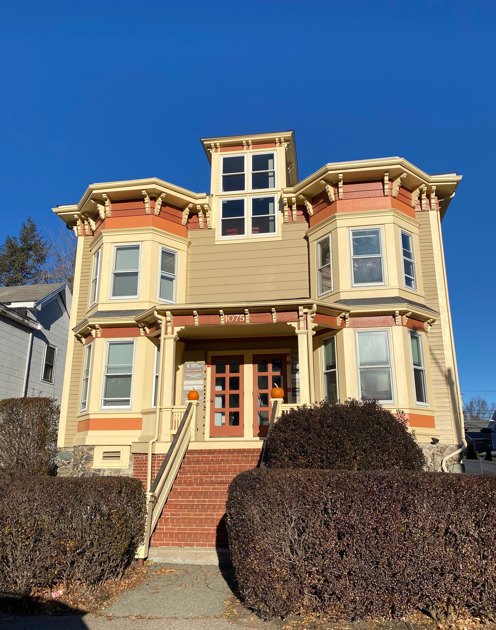 1075 Washington St, Newton, MA for Rent