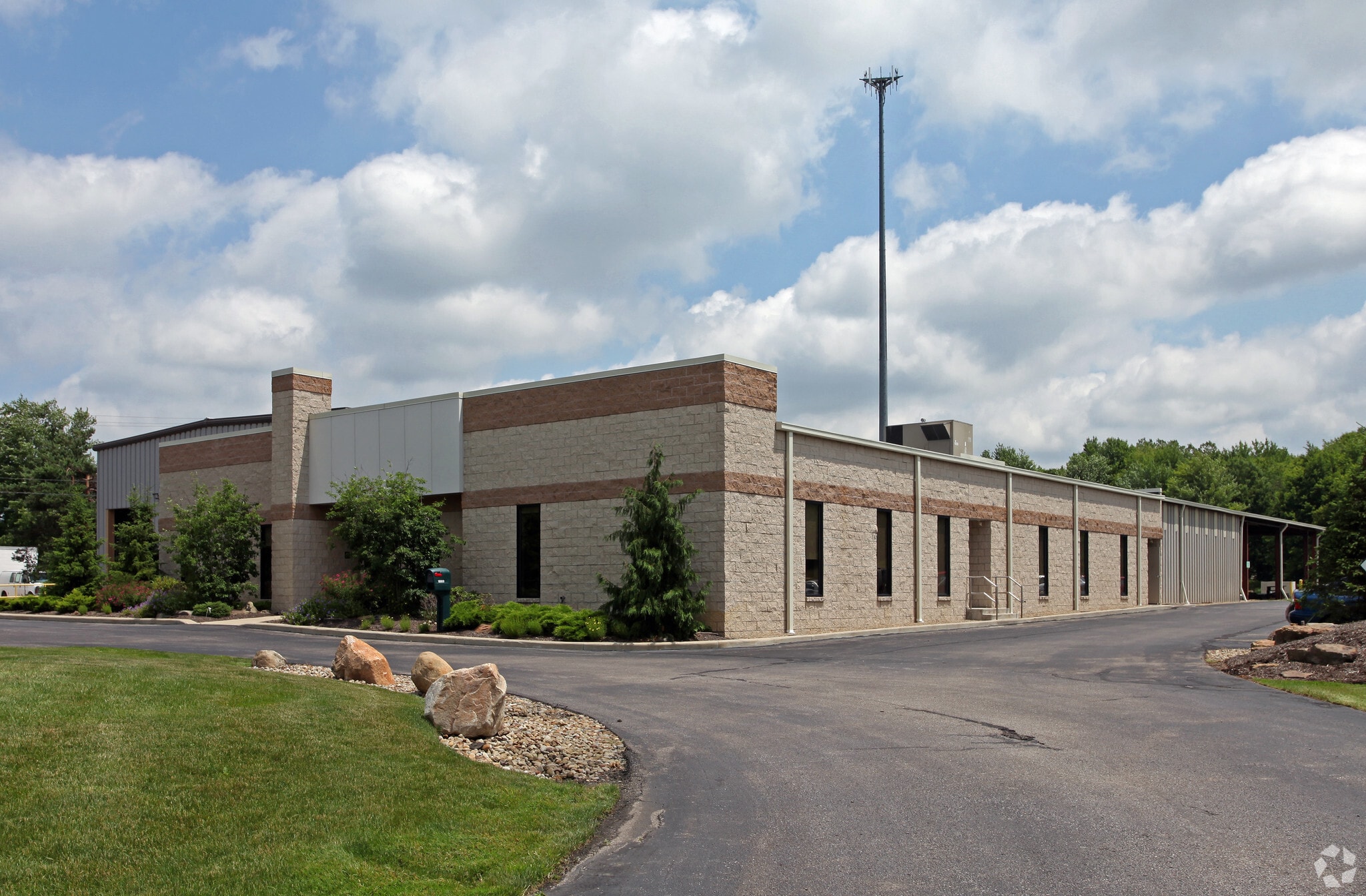 16959 Munn Rd, Chagrin Falls, OH for Sale