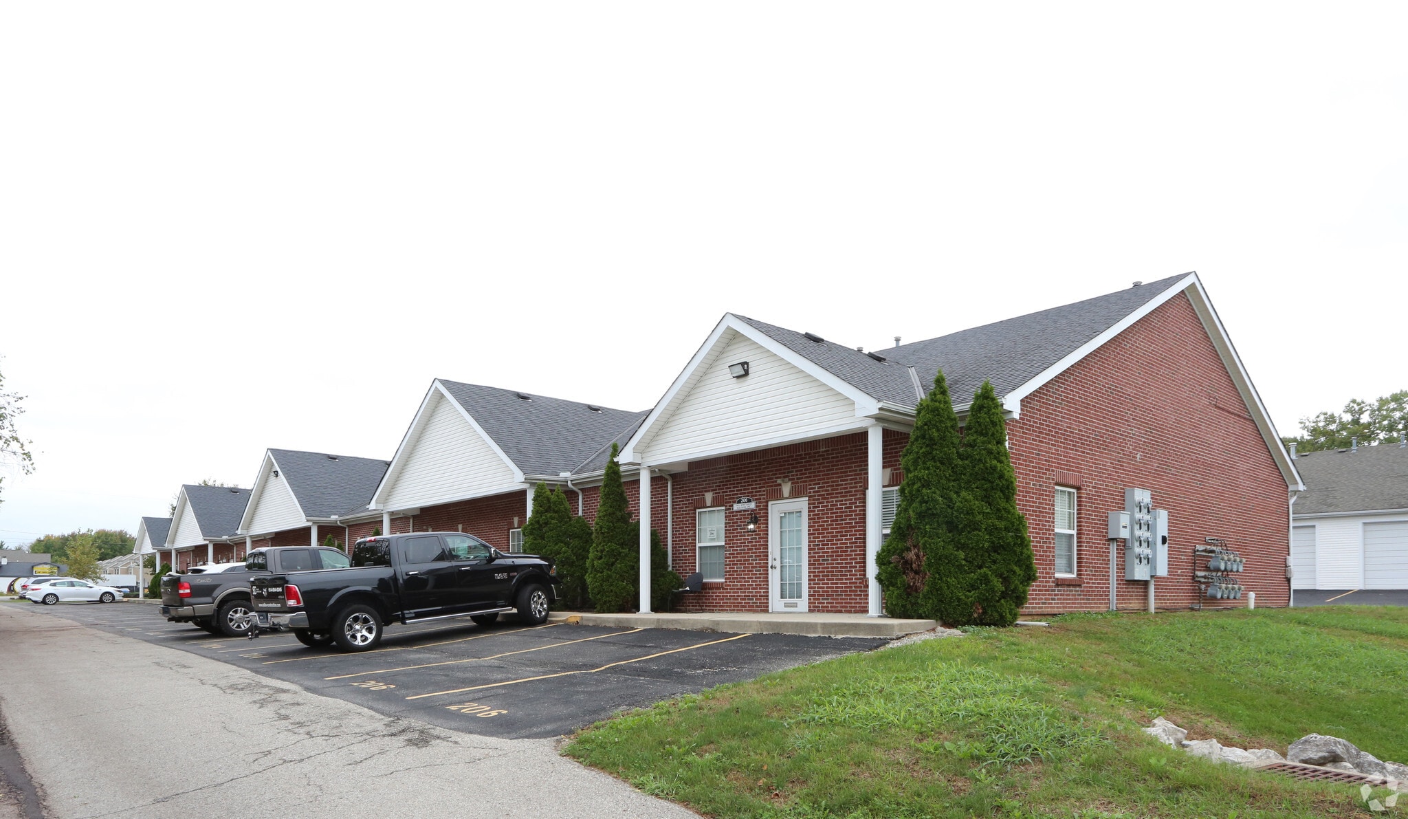 192-206 Oak St, Columbus, OH for Rent