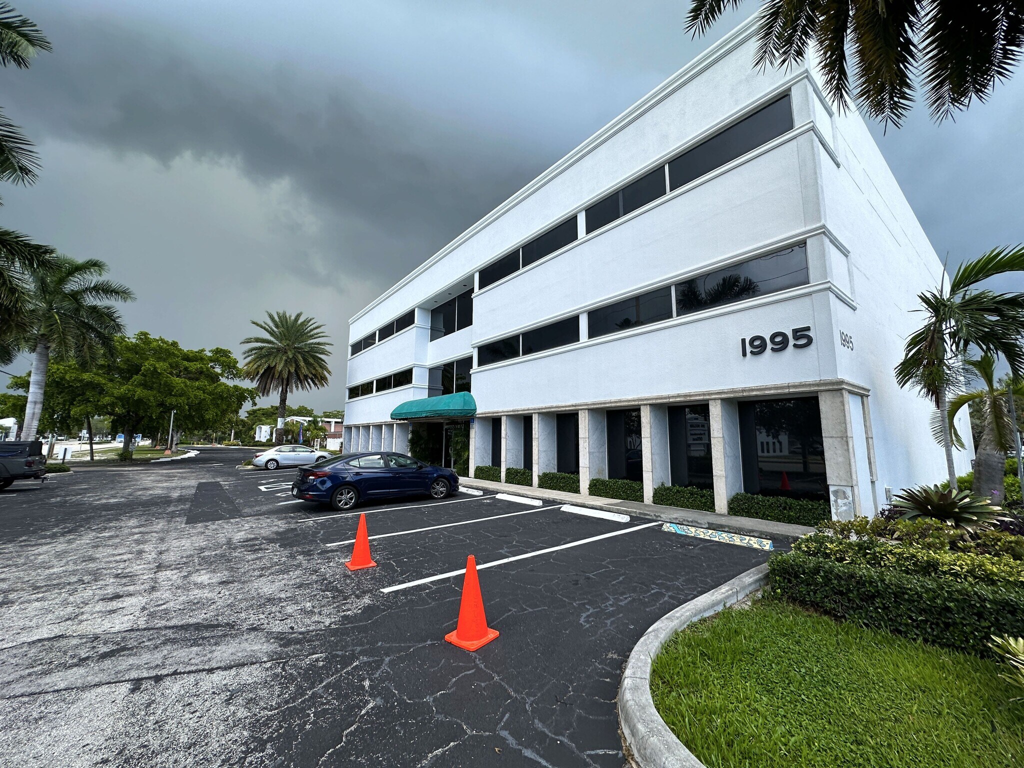 1995 E Oakland Park Blvd, Fort Lauderdale, FL for Rent