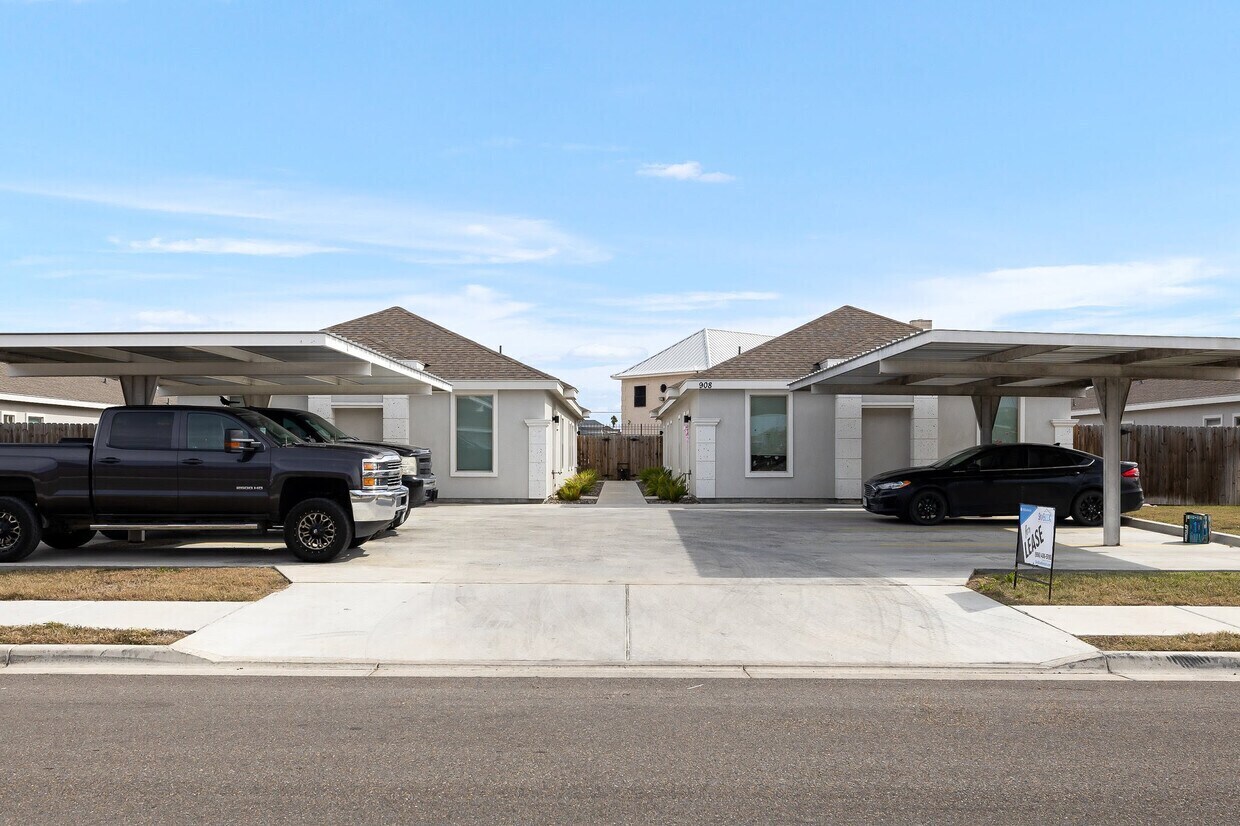 904 N Kentucky St, Alton, TX for Sale
