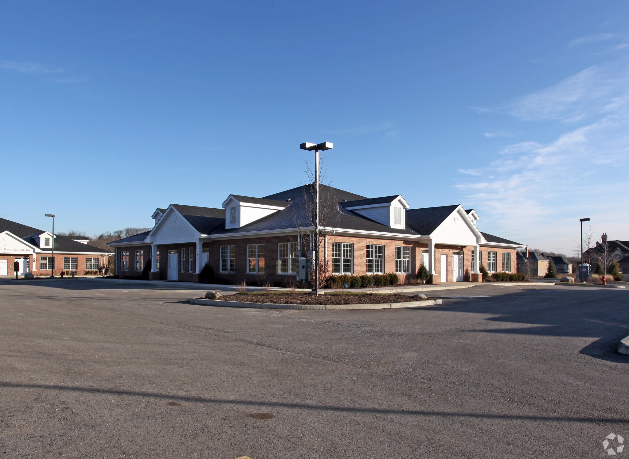 11S220 Jackson St, Burr Ridge, IL for Rent
