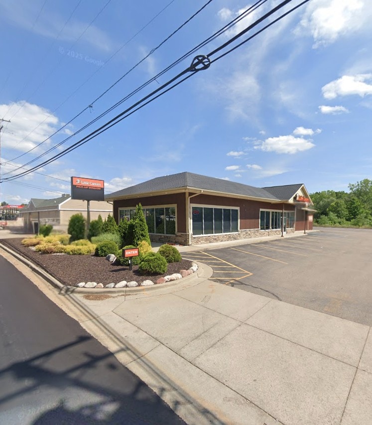 380 E Division St NE, Rockford, MI for Sale