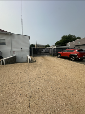 Arlington, VA Flex - 1611 S Walter Reed Dr