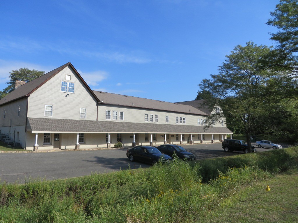 10 Shawnee Dr, Watchung, NJ for Rent