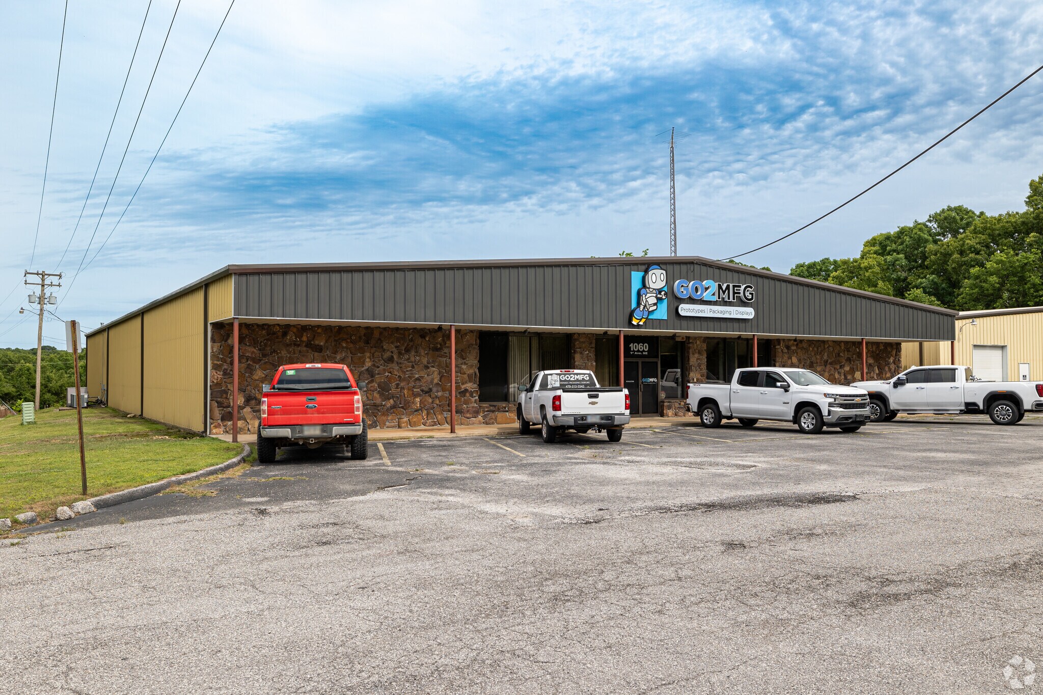 1060 1st Ave NE, Gravette, AR for Sale