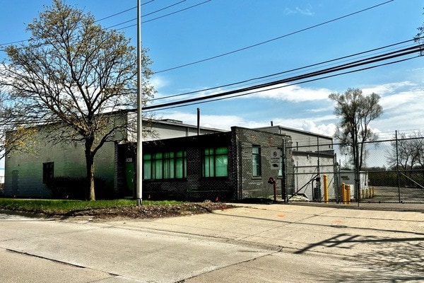 938 Featherstone St, Pontiac, MI for Sale