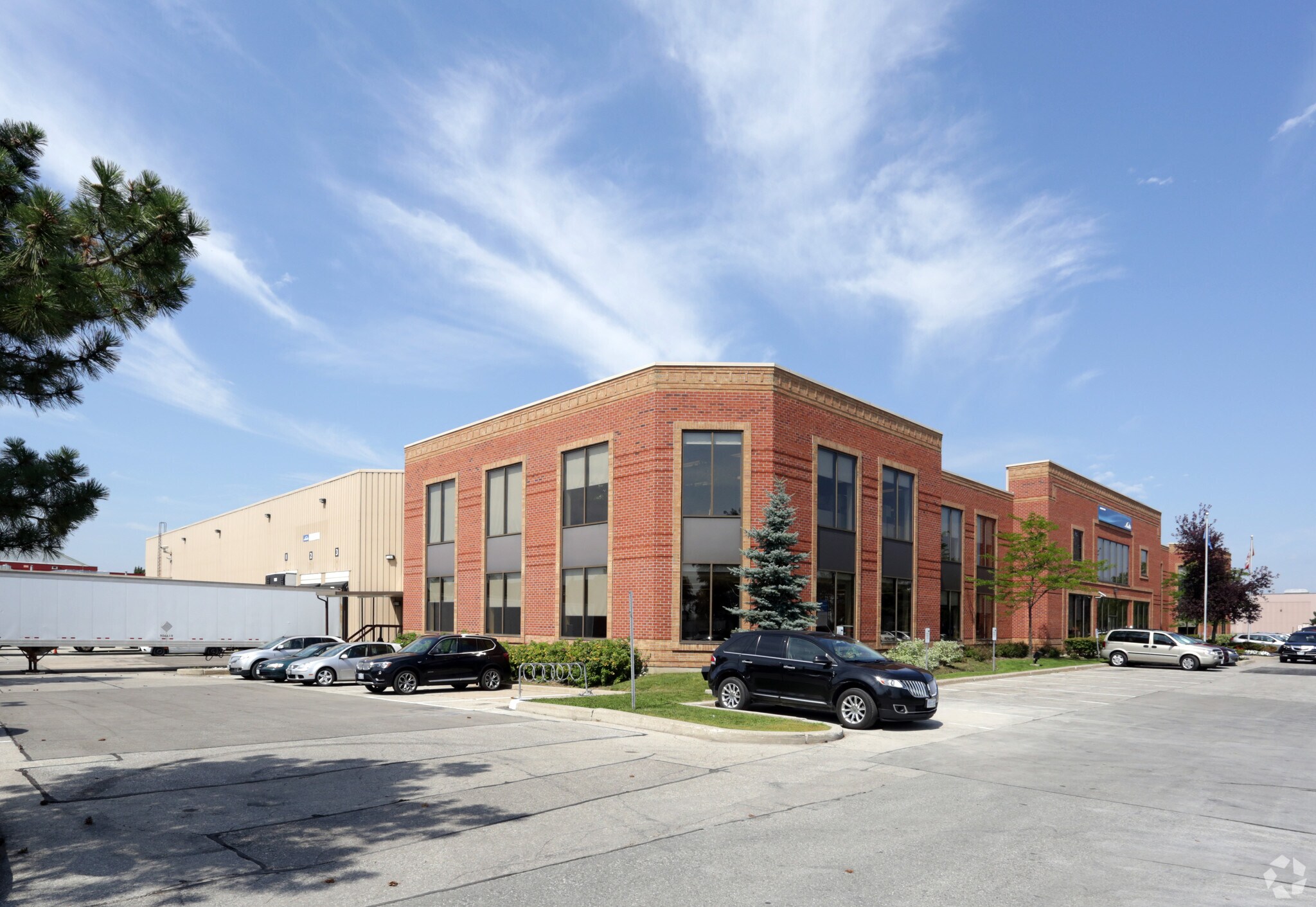 5860 Chedworth Way, Mississauga, ON for Rent