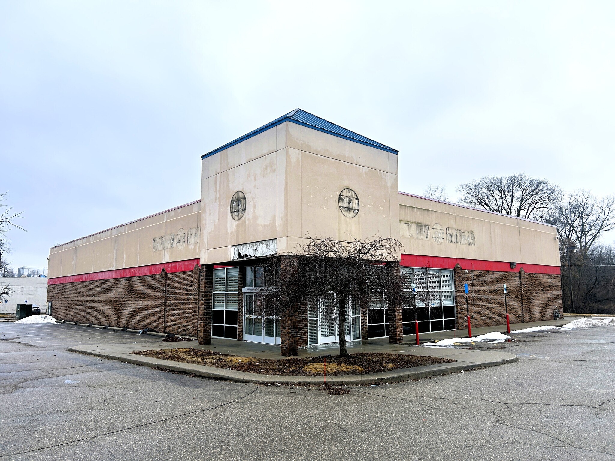 15181 Telegraph Rd, Redford, MI for Rent