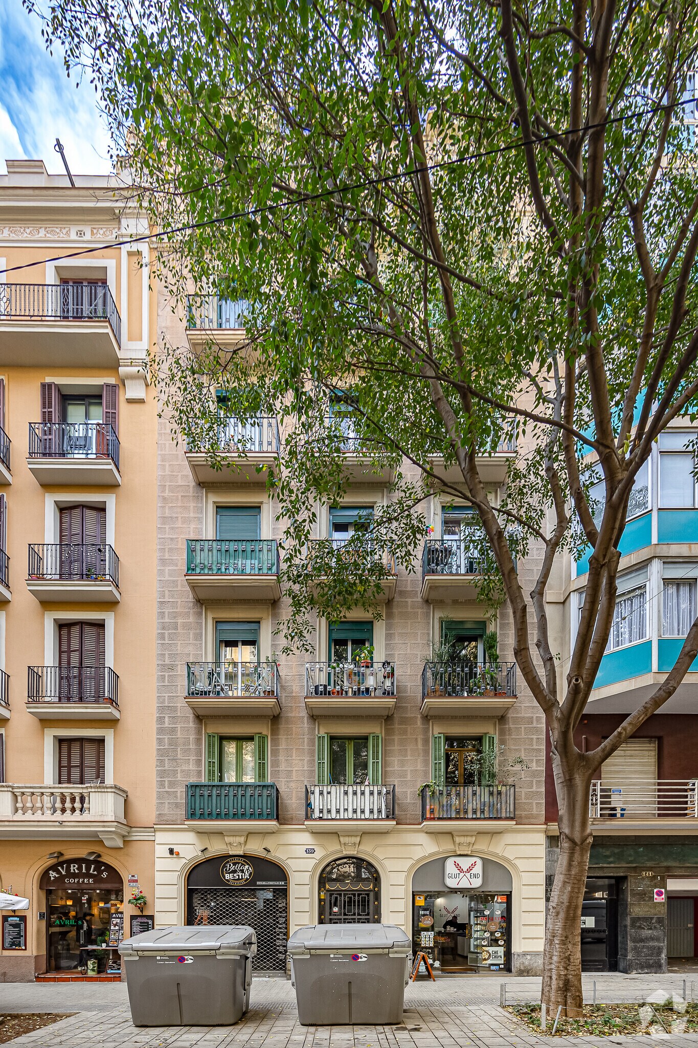 139 Carrer De Rocafort, Barcelona, BAR for Rent