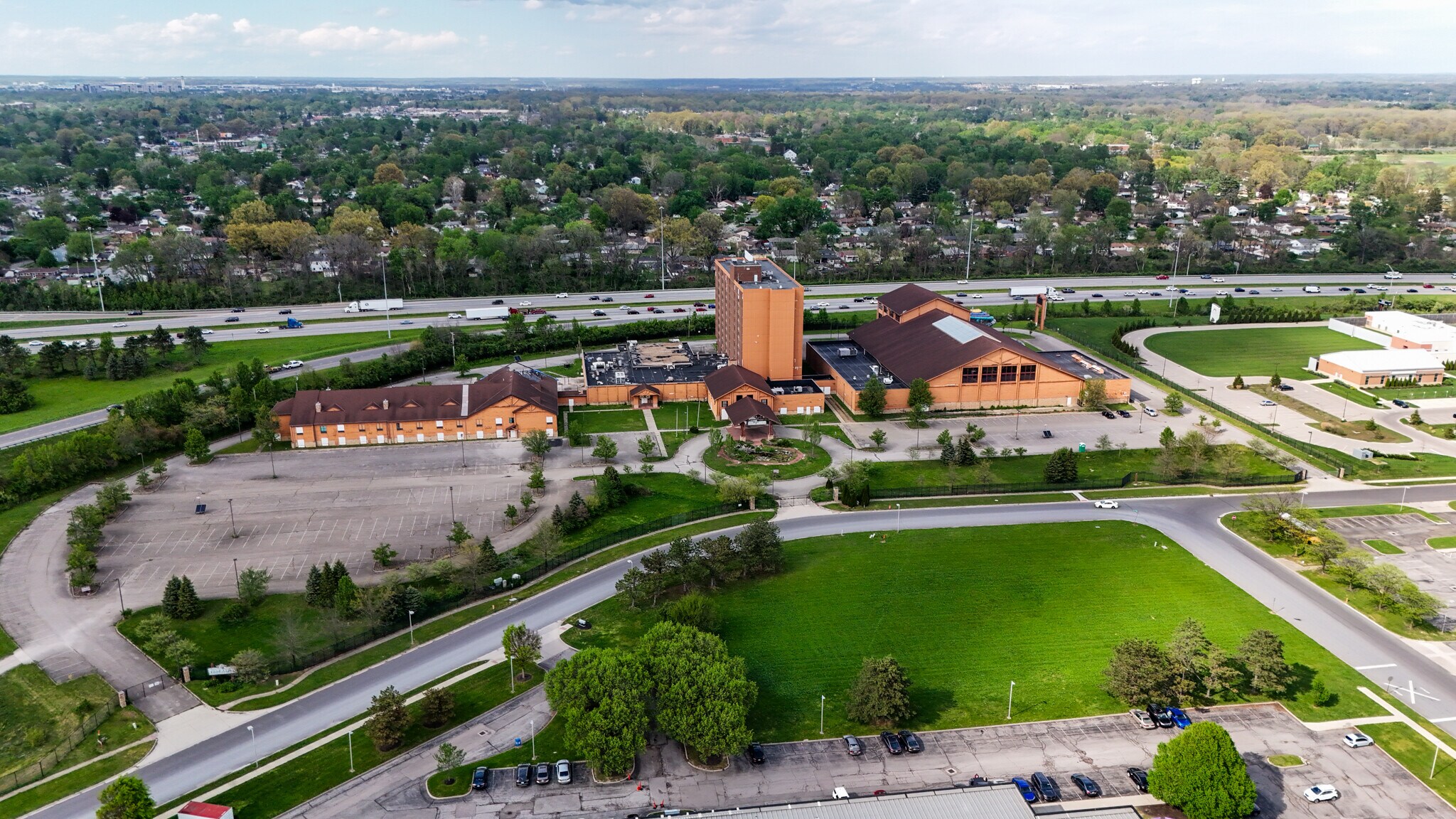 4560 Hilton Corporate Dr, Columbus, OH for Sale