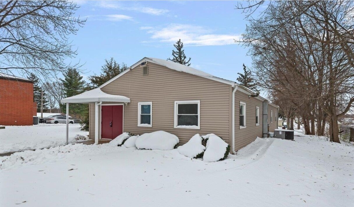 110 W Main St, Pleasant Plains, IL for Sale