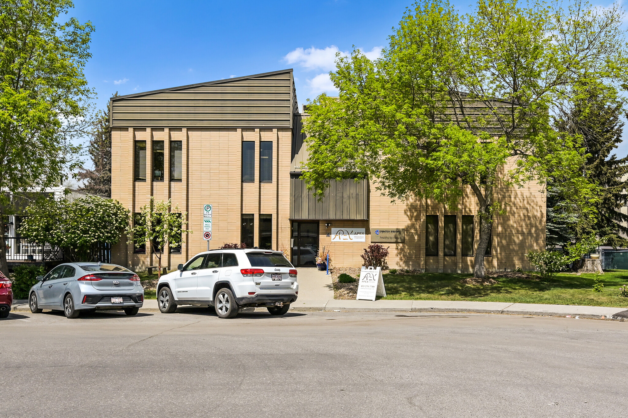 4 Parkdale Cres NW, Calgary, AB for Sale
