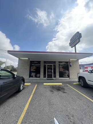 Tampa, FL Retail - 131 W Linebaugh Ave