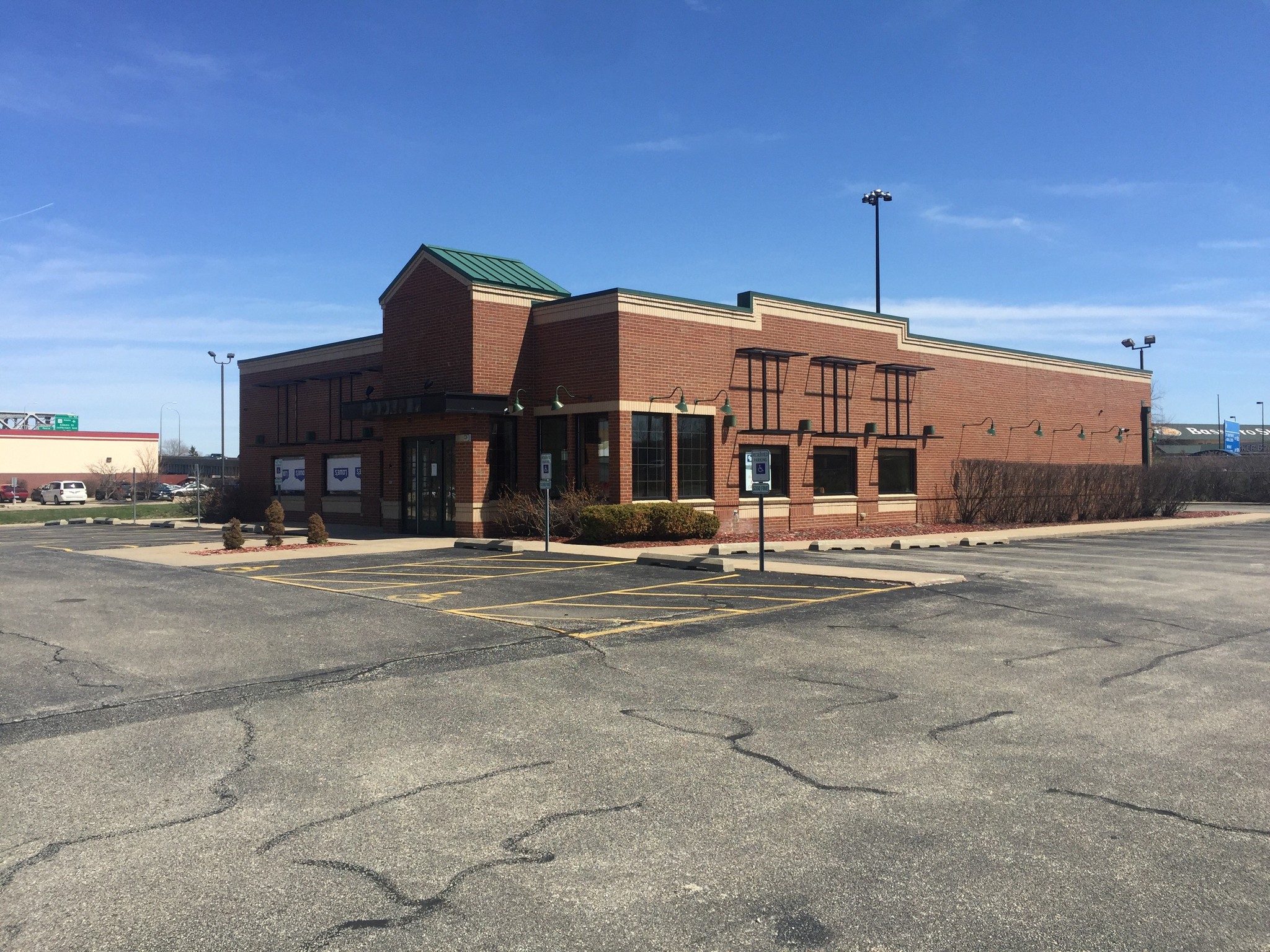 900 Riverside Dr, East Peoria, IL for Sale