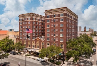 Saint Petersburg, FL Office/Medical, Retail - 411-415 1st Ave N