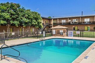 Hurst, TX Apartments - 450 E Hurst Blvd