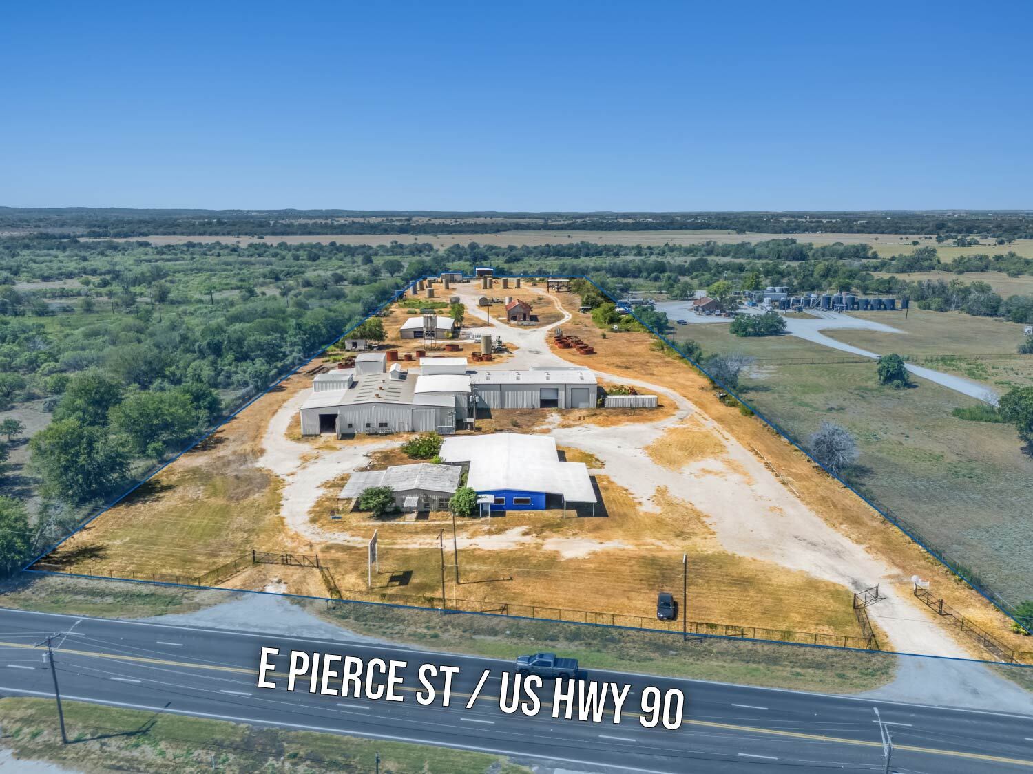 2400 E Pierce St, Luling, TX for Sale
