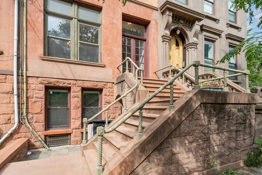 256 Montgomery St Jersey City, NJ 07302 MultiFamily Property for
