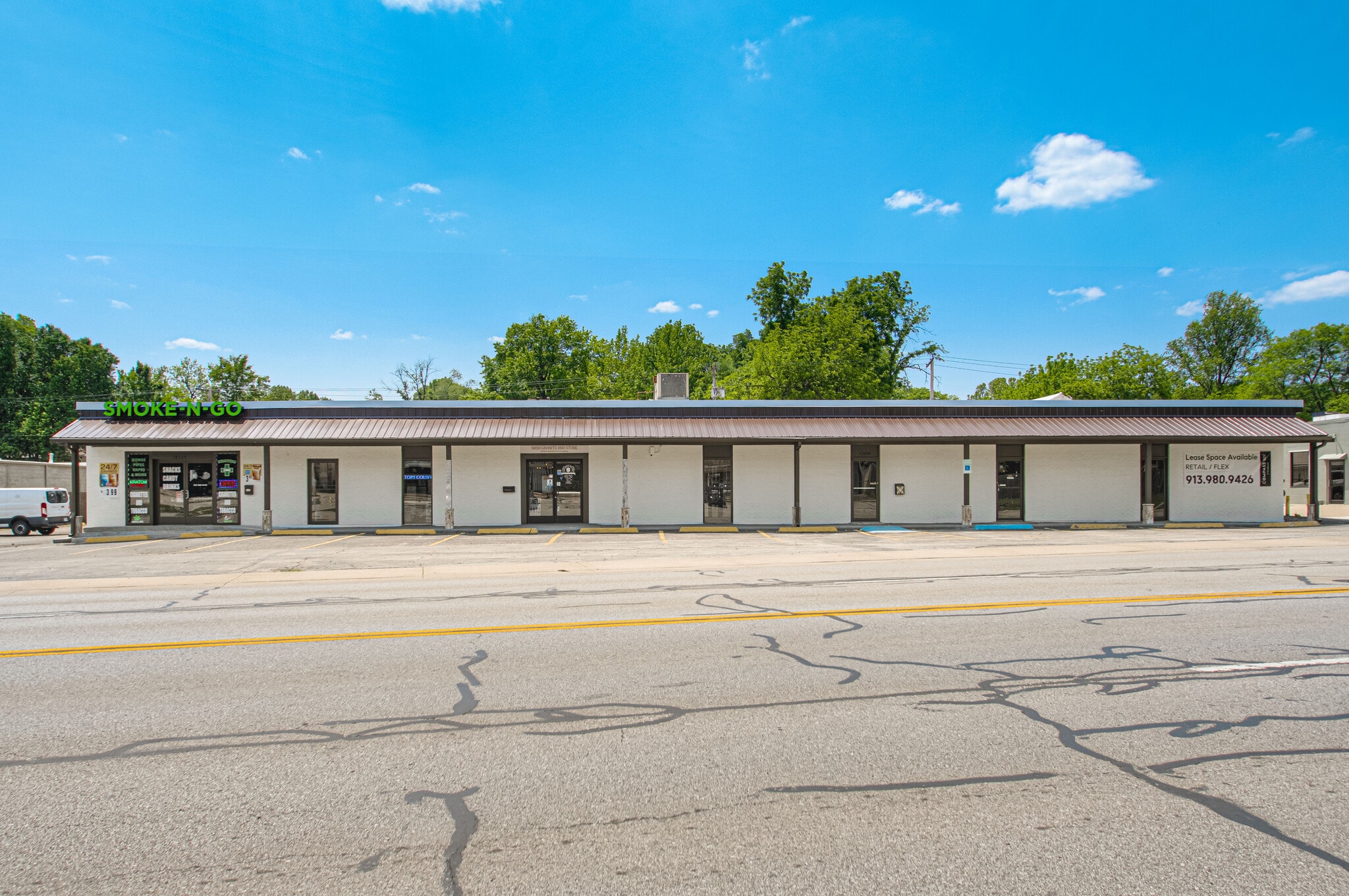 12119 Johnson Dr, Shawnee, KS for Sale