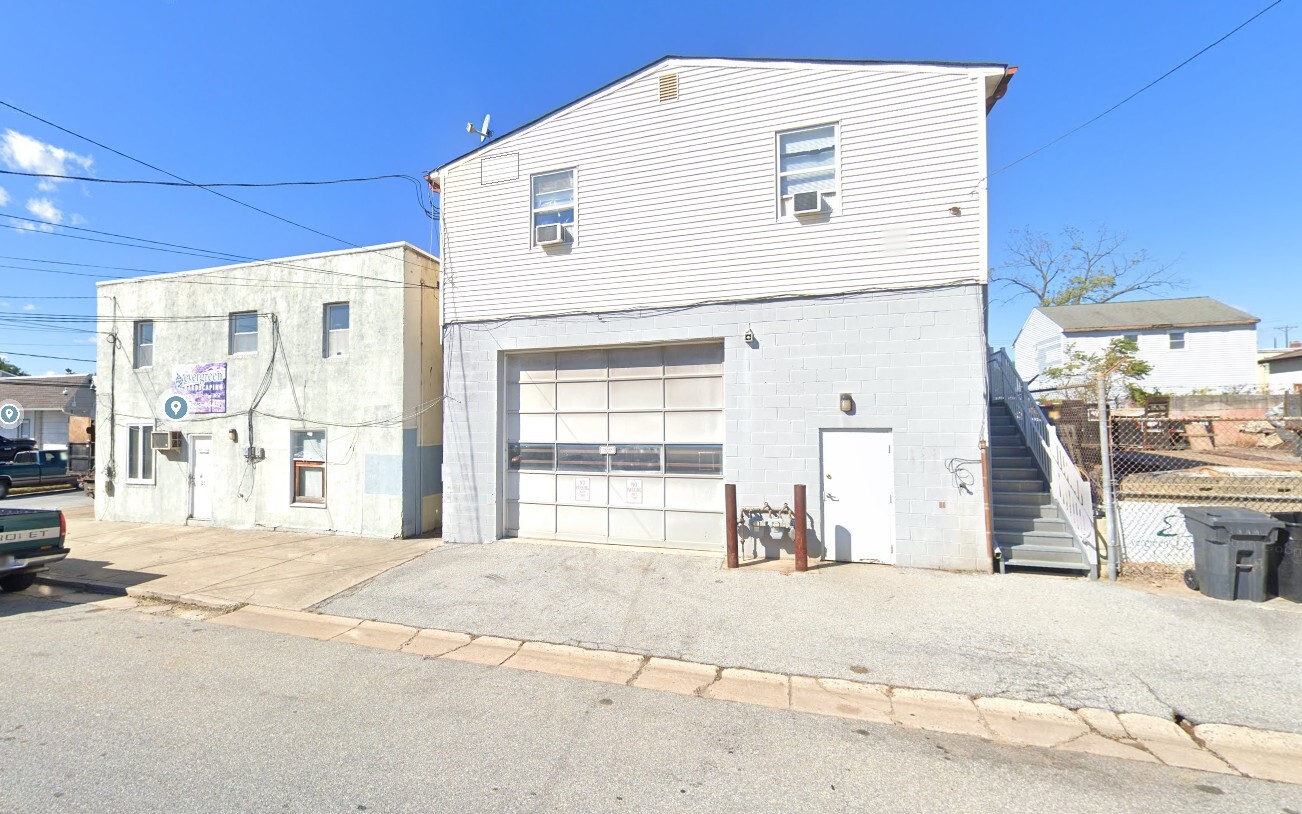 21 W Ayre St, Newport, DE for Rent
