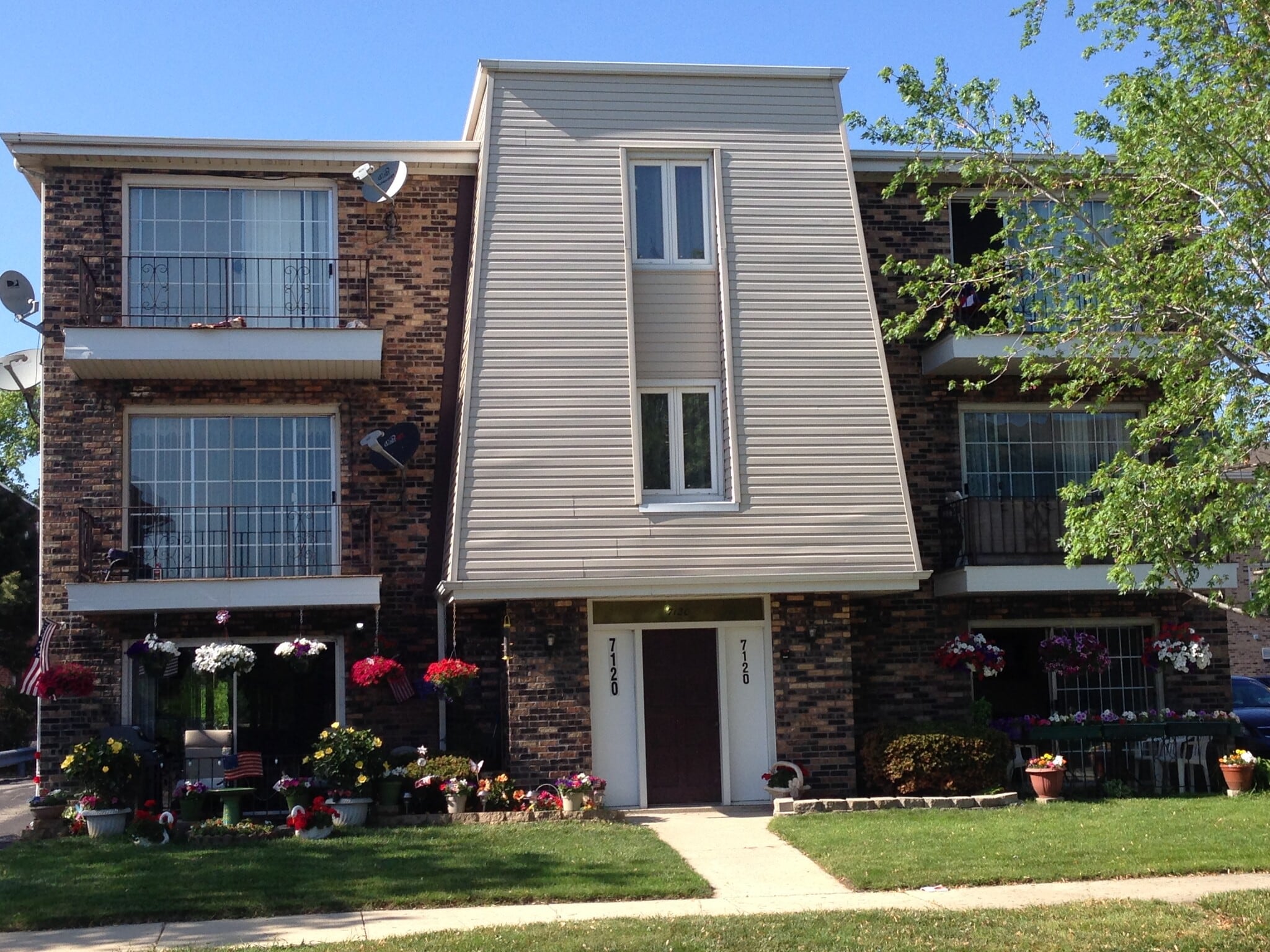 7120 Oconnell Dr, Chicago Ridge, IL for Sale