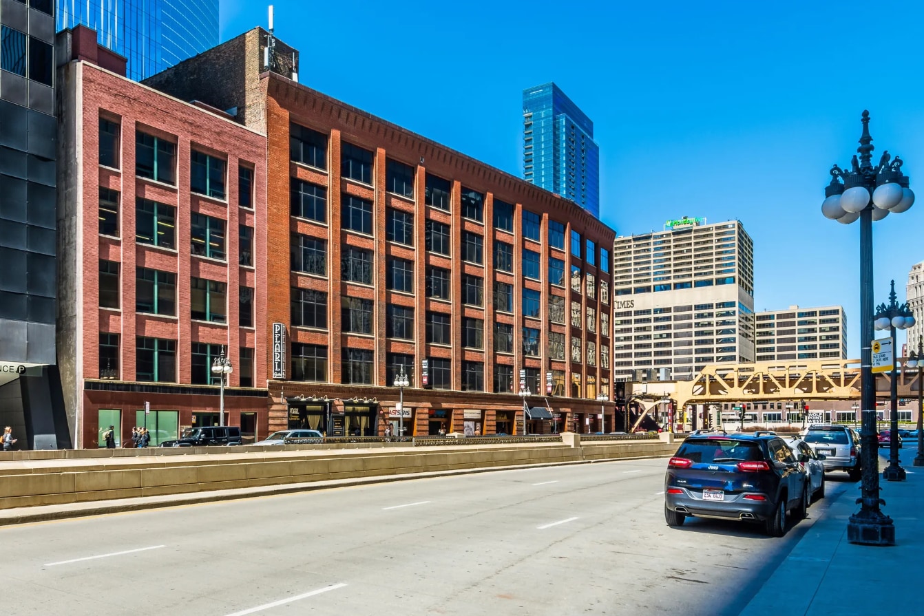 180 N Wacker Dr, Chicago, IL for Sale