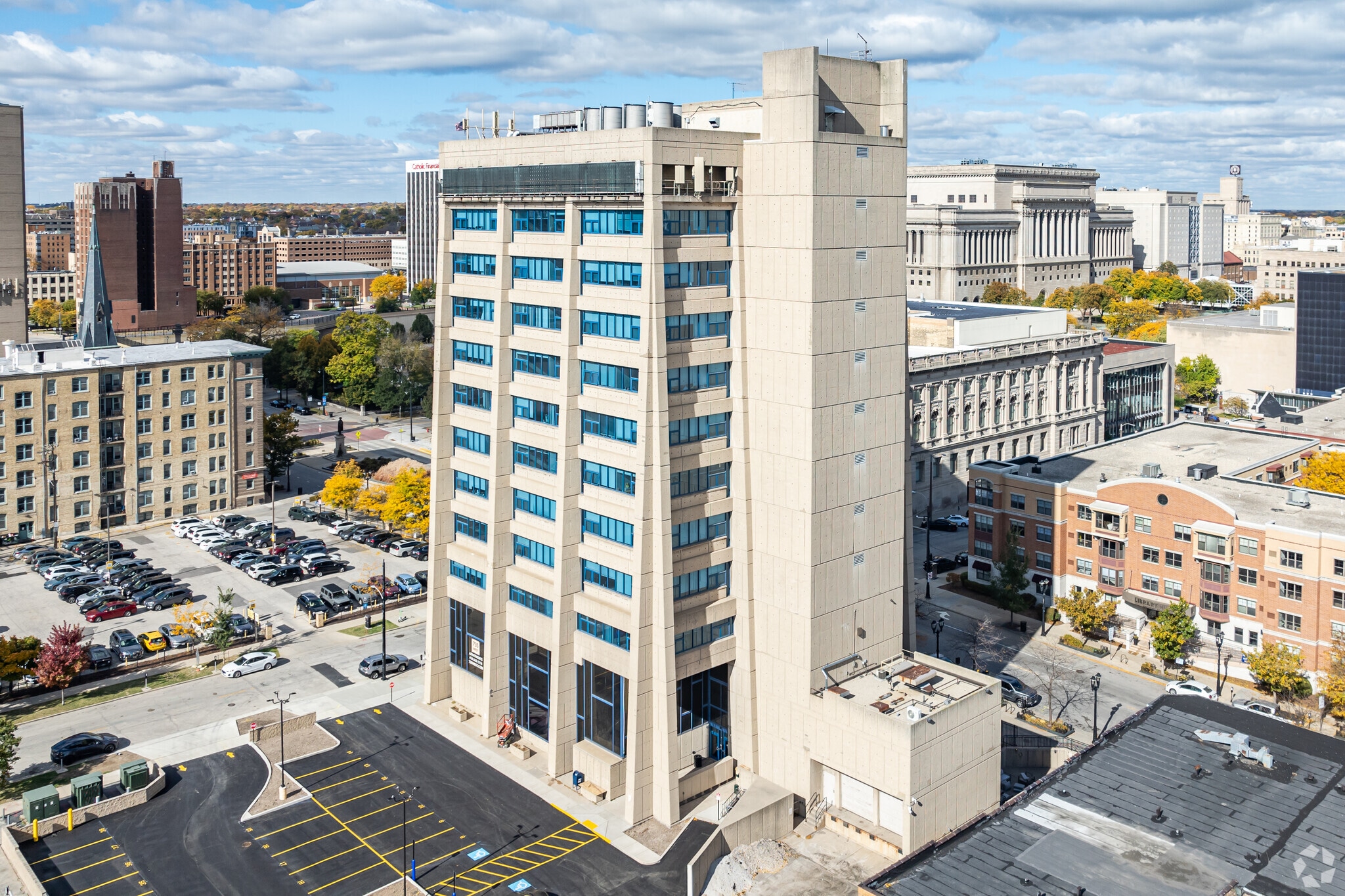 735 W Wisconsin Ave, Milwaukee, WI for Sale