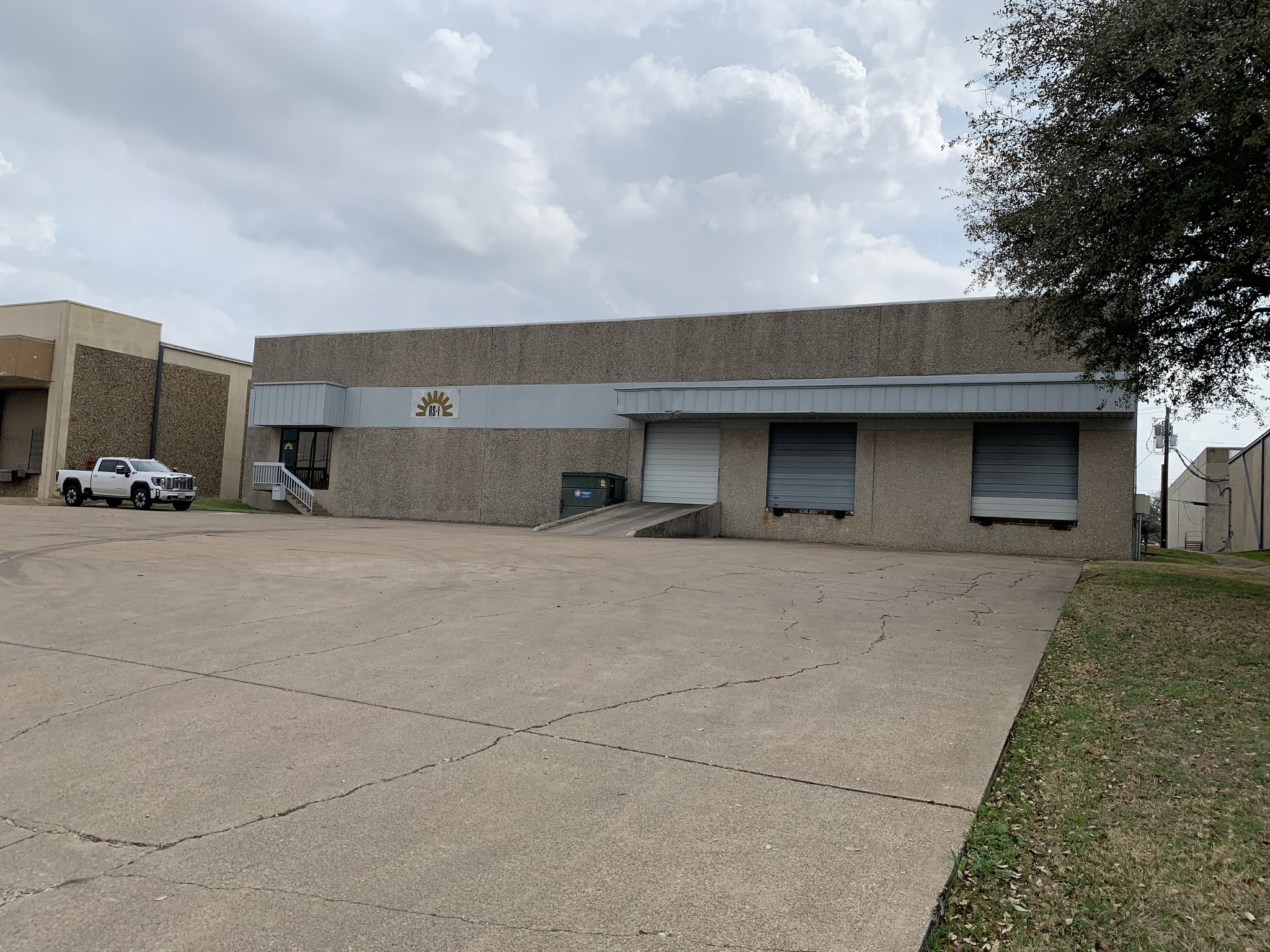 2100 Exchange Dr, Arlington, TX for Rent