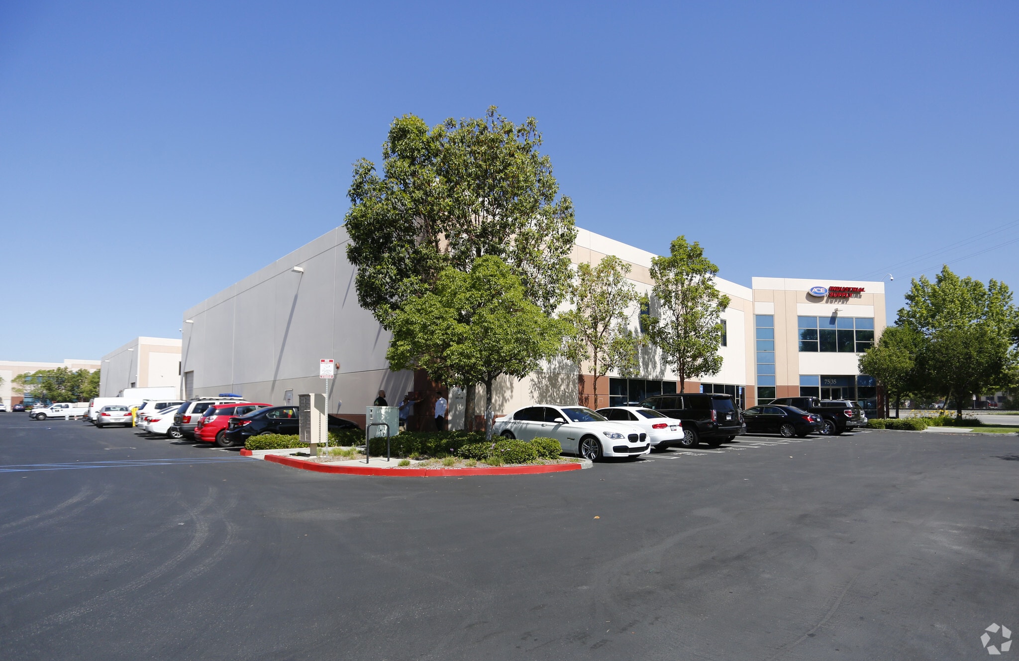 7535 N San Fernando Rd, Burbank, CA for Rent