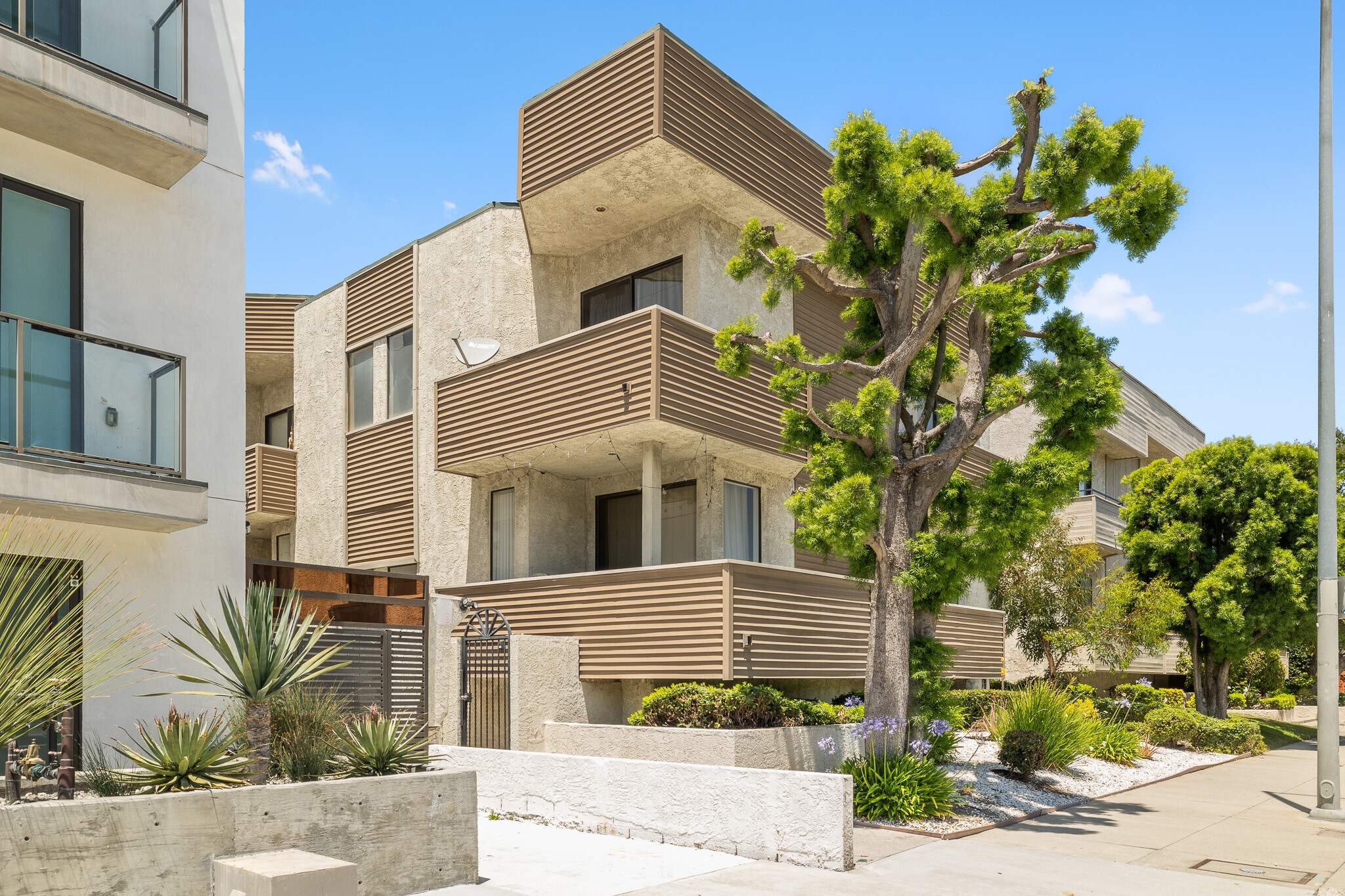 4511 Coldwater Canyon Ave, Studio City, CA for Sale