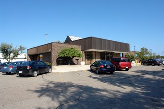 West Bloomfield, MI Bank - 5680 W Maple Rd