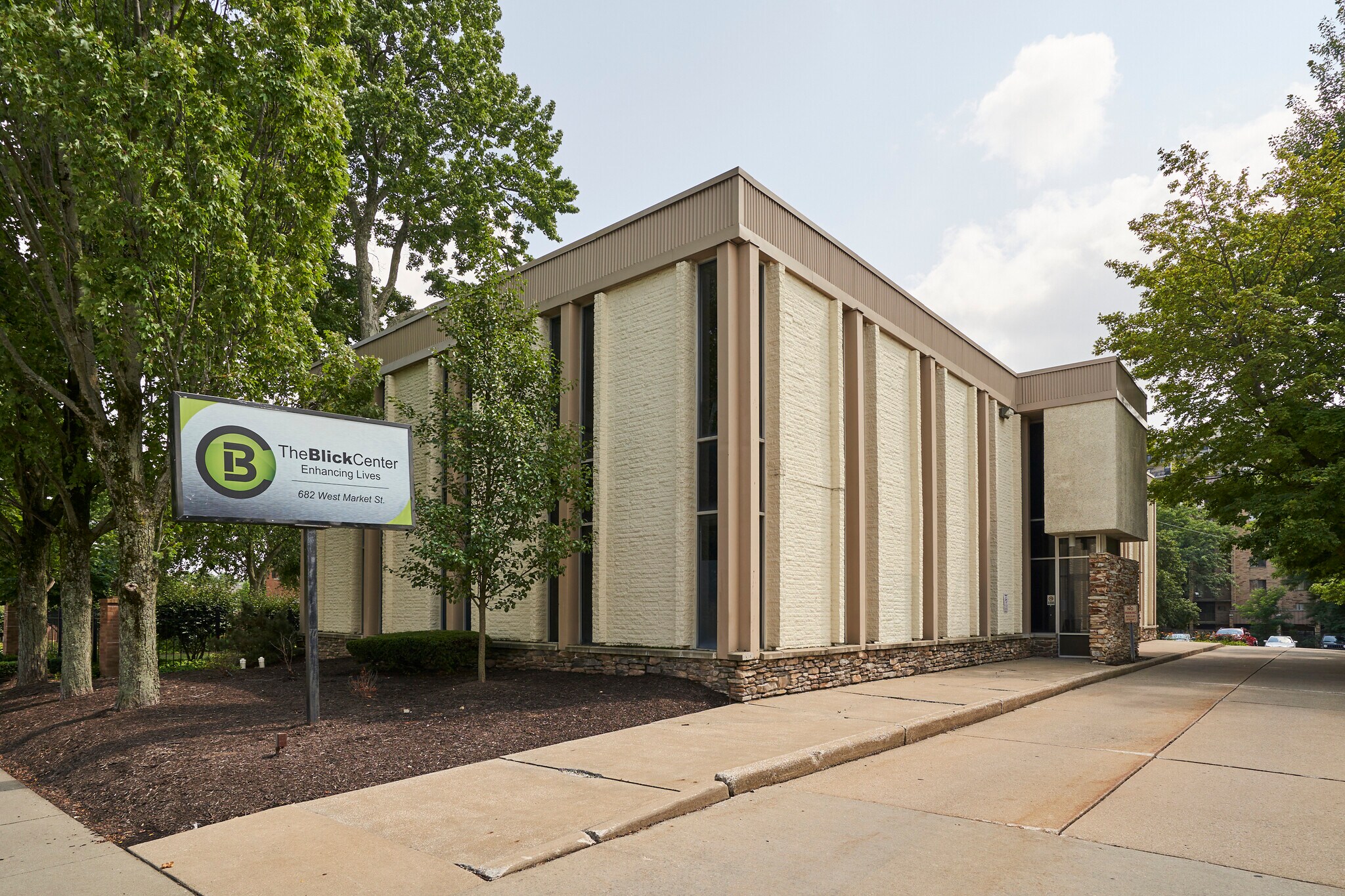 682 W Market St, Akron, OH for Sale