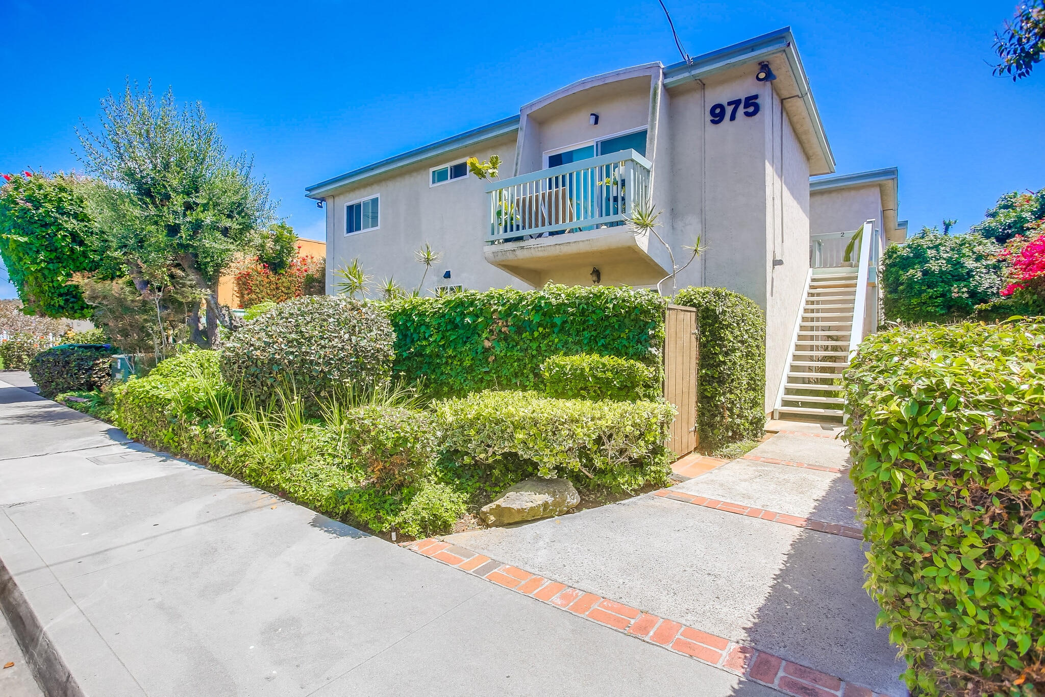 975 Laguna Dr, Carlsbad, CA for Sale