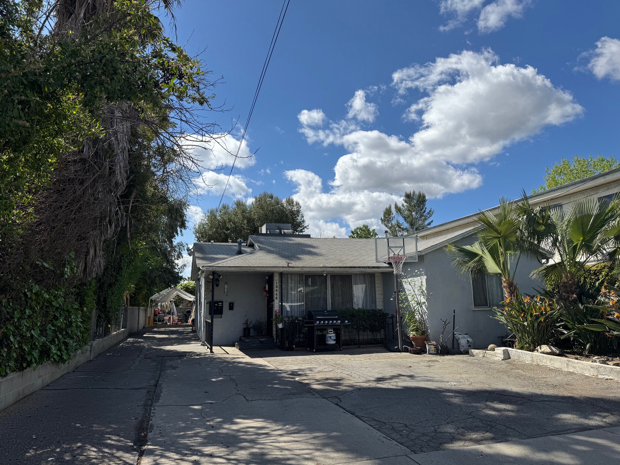 13846 Bessemer St, Van Nuys, CA for Sale