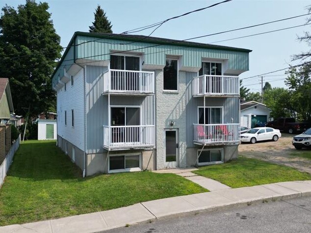 867 Rue Montcalm, Mont-laurier, QC for Sale