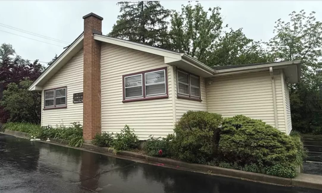 217 55th St, Clarendon Hills, IL for Sale