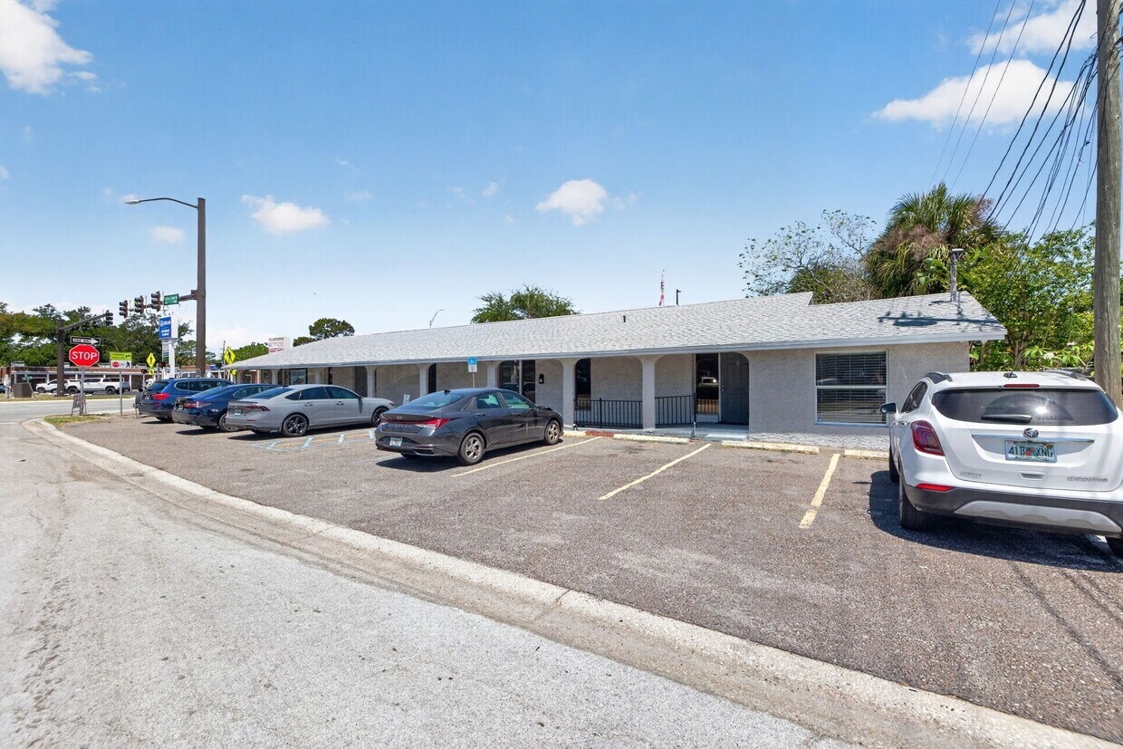 4201-4217 4th St N, Saint Petersburg, FL for Rent