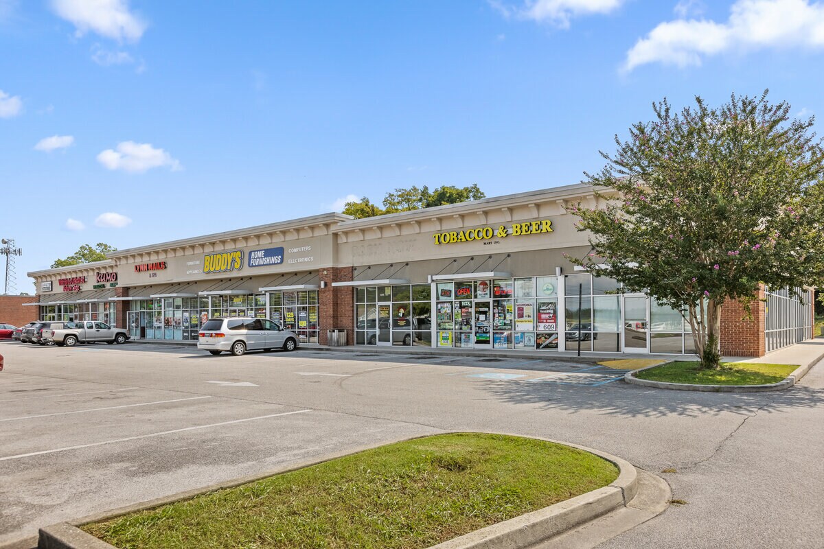 tobacco store eastover shopping center 6025 E Brainerd Rd Chattanooga, TN 37421
