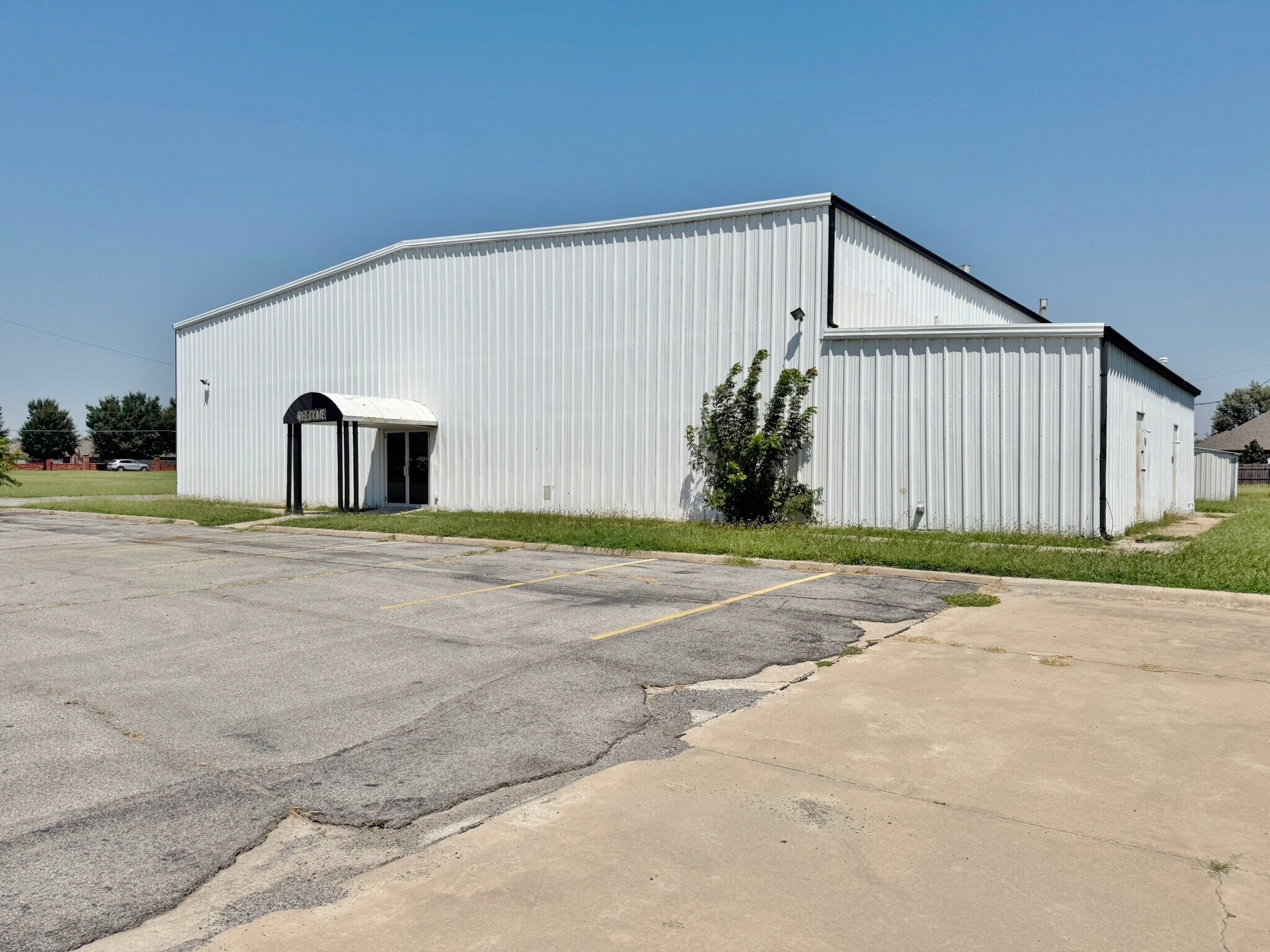 400 N Yukon Pky, Yukon, OK for Sale