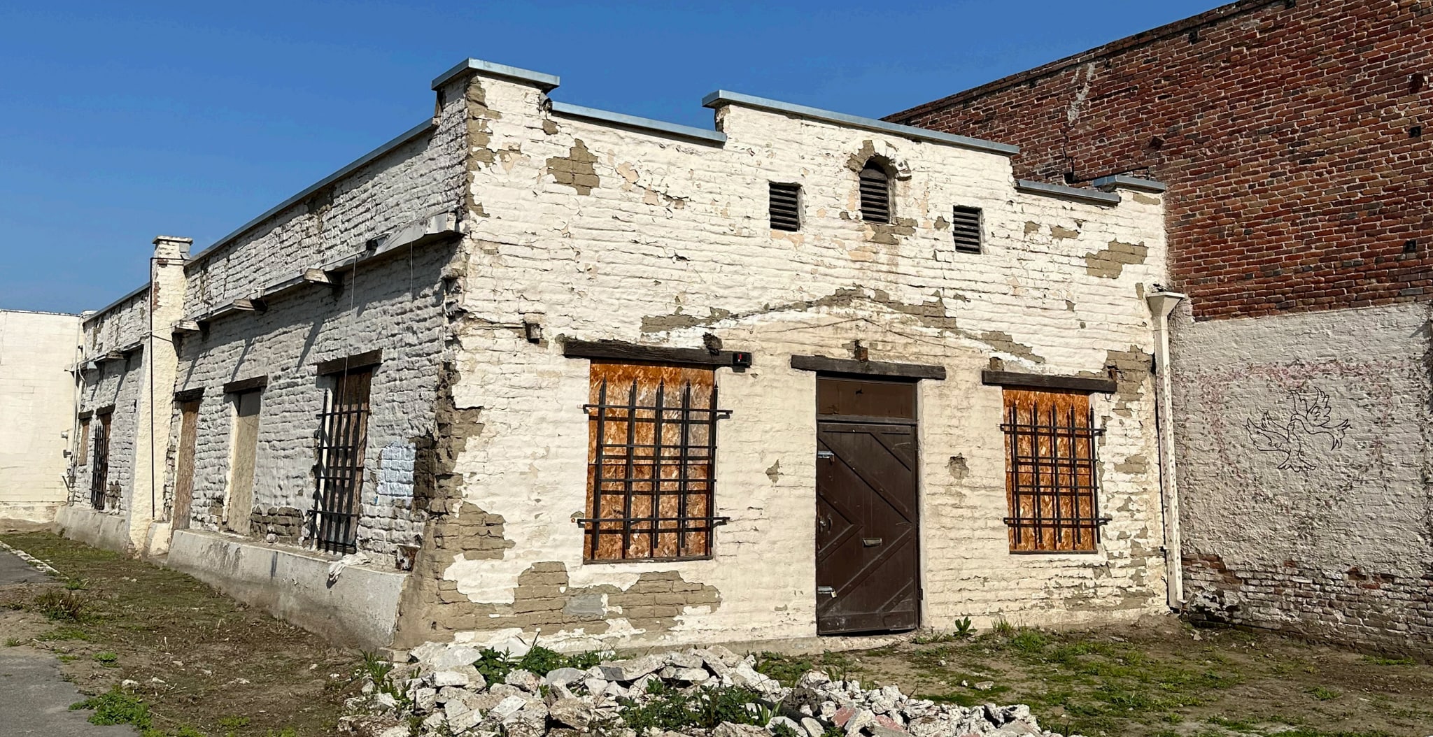 112 E Oak Ave, Visalia, CA for Sale