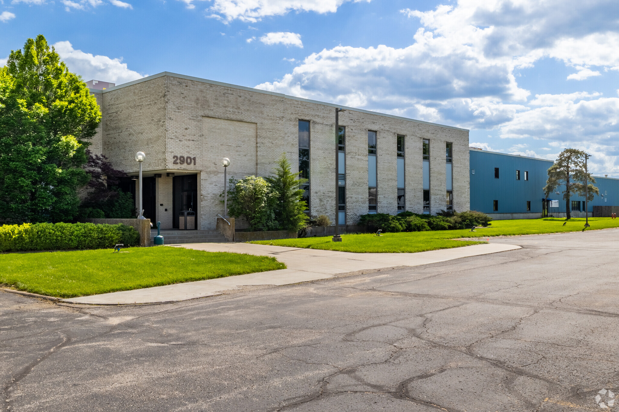 2901 W Lakeview Rd, Lawrence, KS for Rent