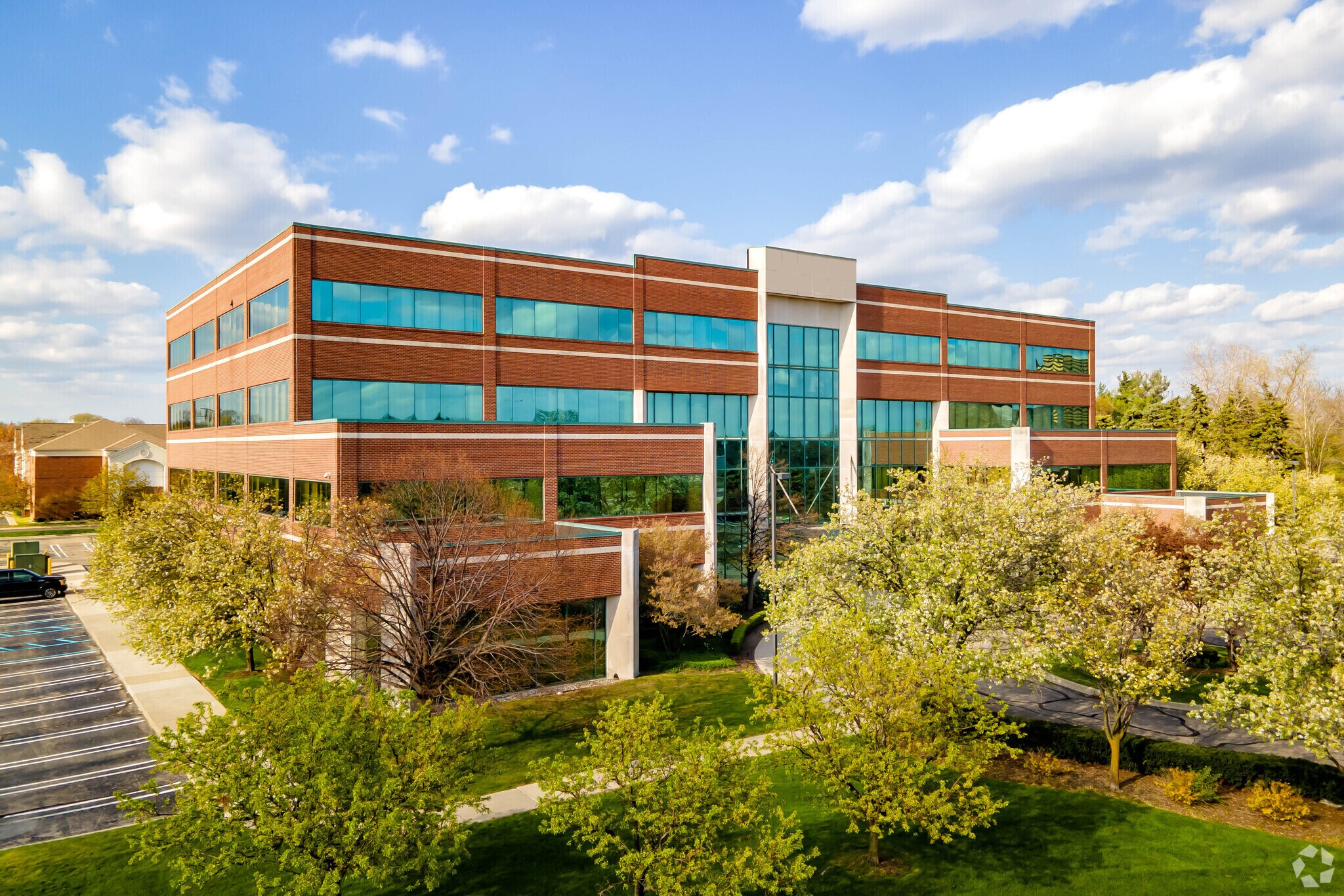 26300 Northwestern Hwy, Southfield, MI for Rent