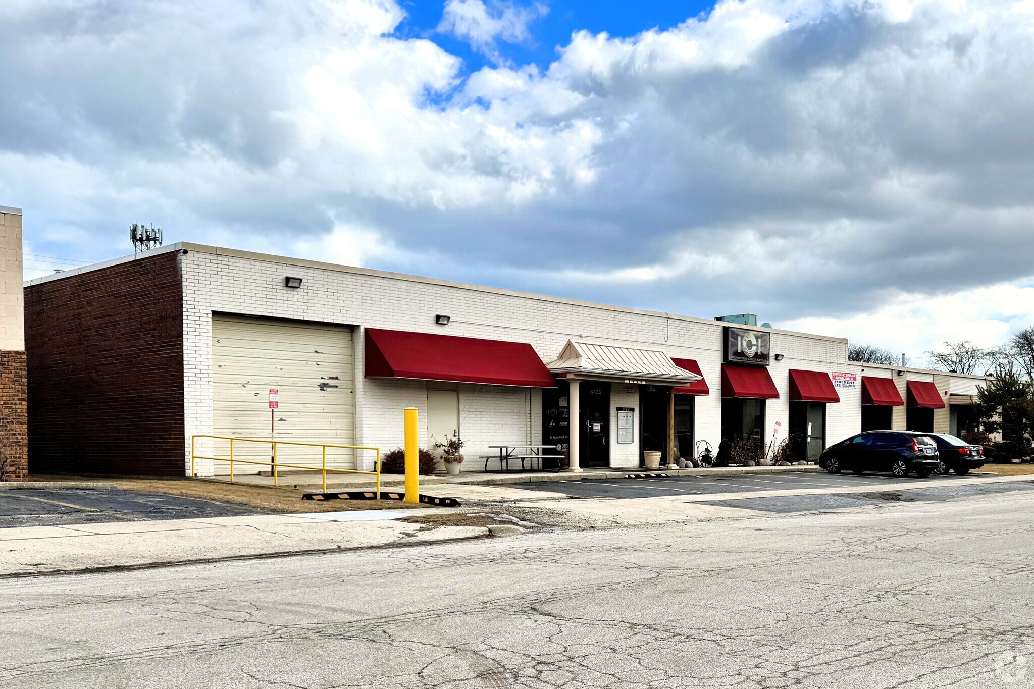 6421-6425 N Hamlin Ave, Lincolnwood, IL for Rent