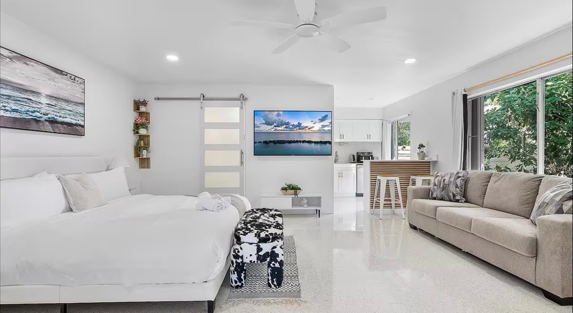 333 Palm St, Hollywood, FL for Sale